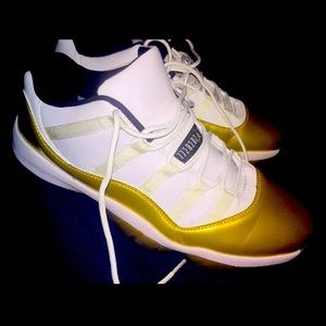 Jordan Low Top 11s
